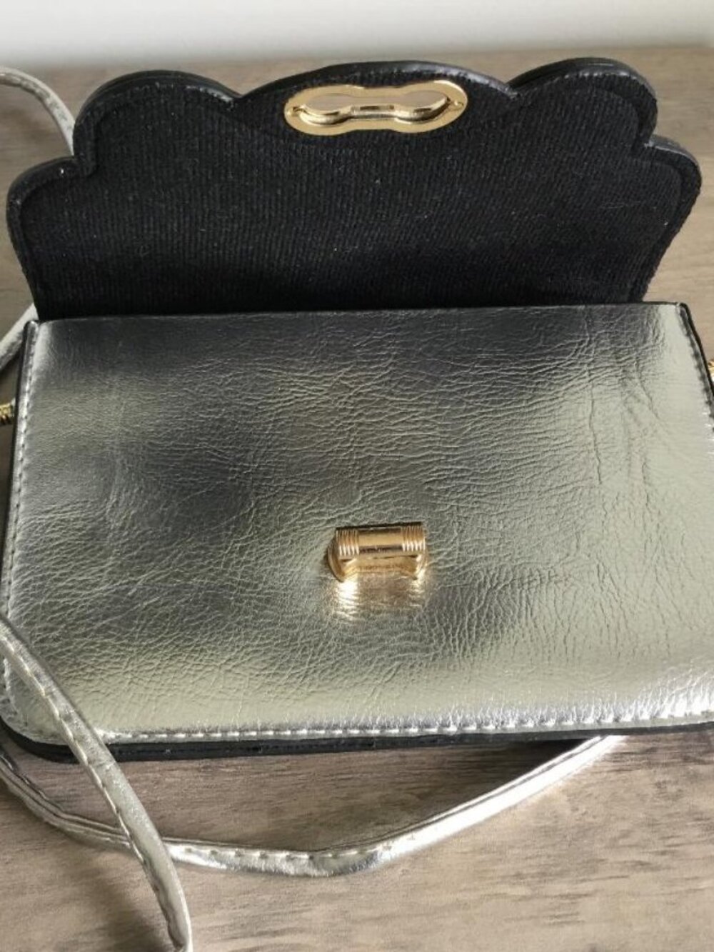 Alessa Crossbody Flower Laser Cut Designed Flap Gold Turn Lock Closure NWT - Picture 3 of 4